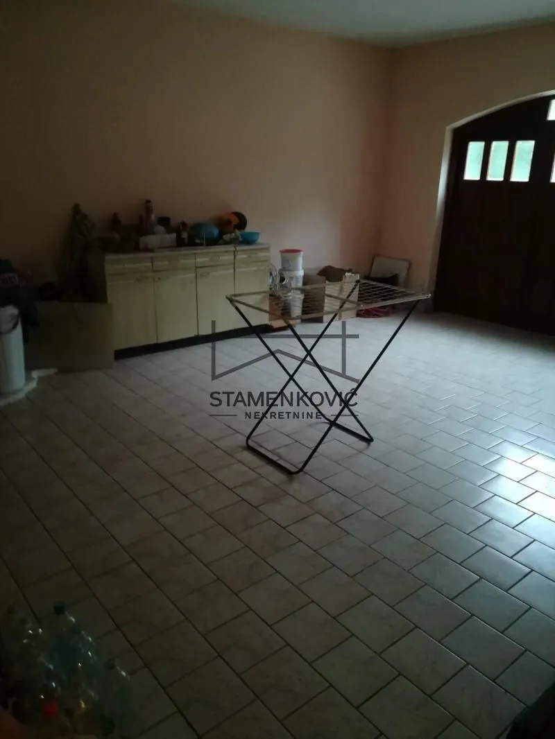 Prodaja, kuća, 250m², Novo naselje, Novi Sad