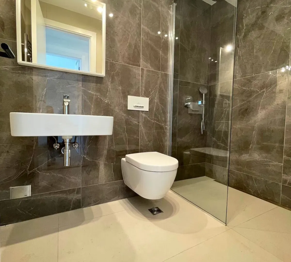 Izdavanje, trosoban stan, 81m², Stari grad, Novi Sad