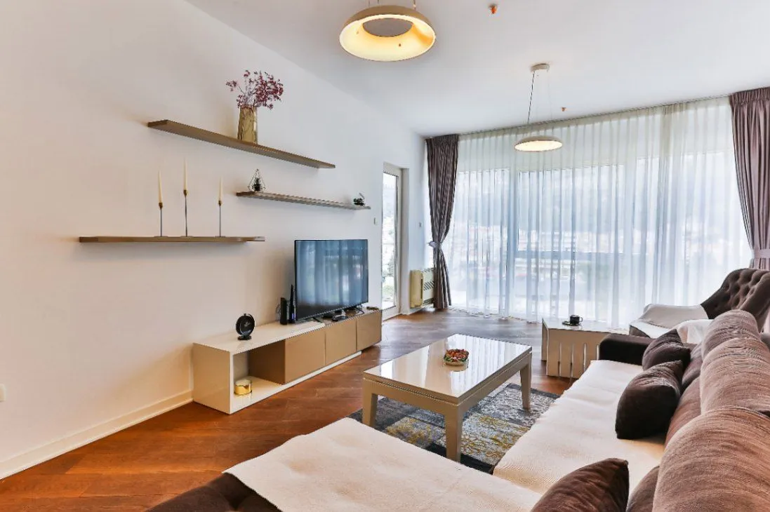 Izdavanje, jednosoban stan, 77m², Tree cane, Budva