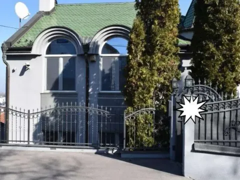 Izdavanje,  kuća, 300m2, Petrovaradin, Novi Sad