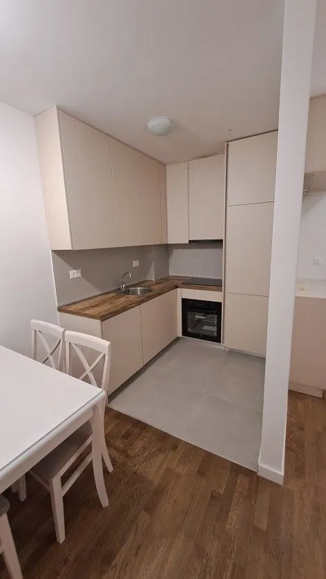 Izdavanje, jednosoban stan, 46m², Stari Aerodrom, Podgorica