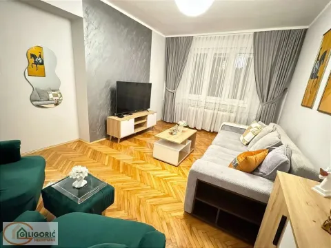 Izdavanje, trosoban stan, 64m², Savski Venac, Beograd - image 1