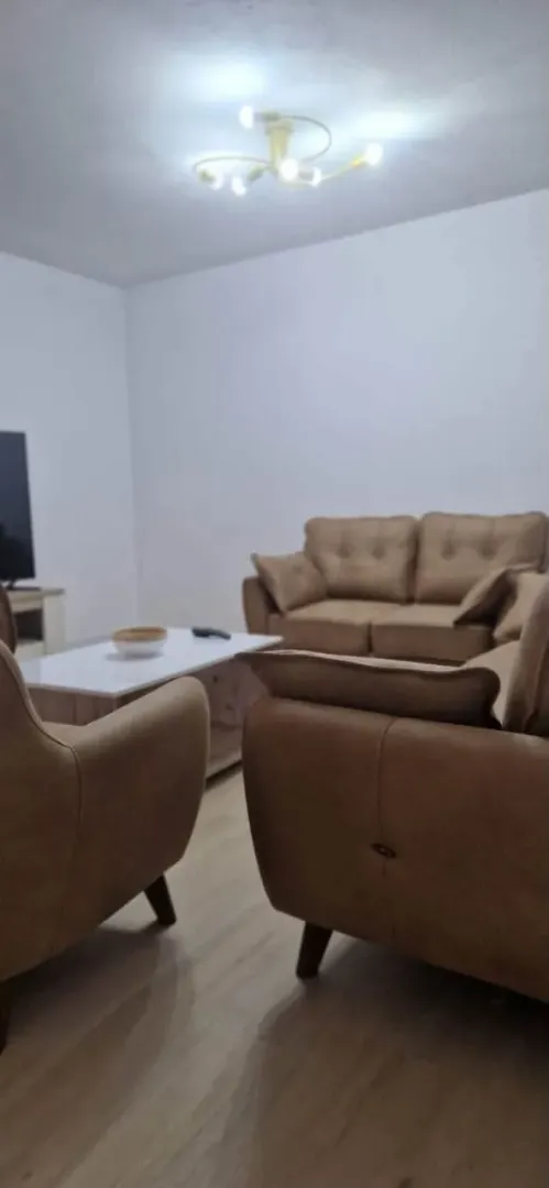 Izdavanje, dvosoban stan, 100m², Dobrota, Kotor