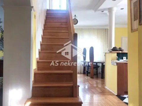 Izdavanje, četvorosoban stan, 140m², Savski Venac, Beograd - image 9