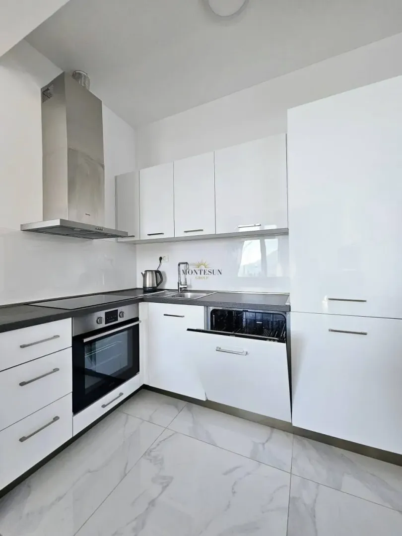 Rent, two bedroom apartment, 65m², Bečići, Budva