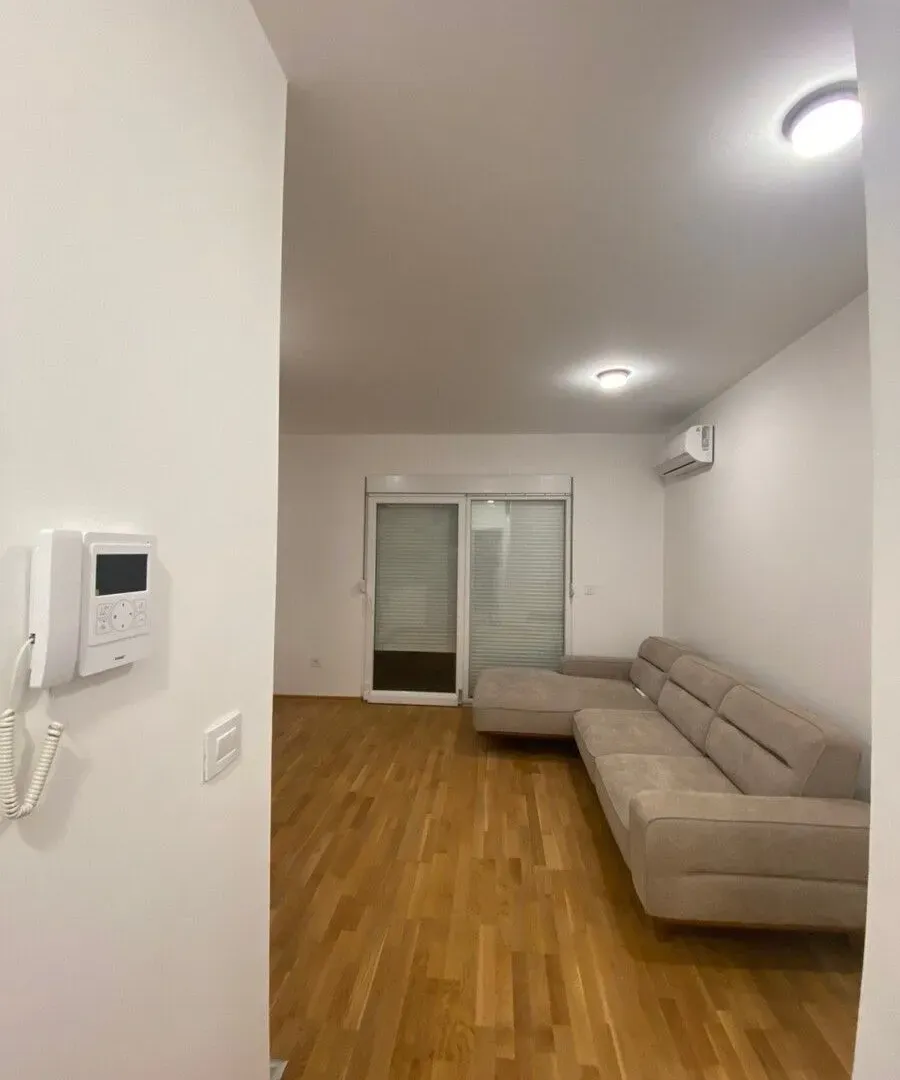 Izdavanje, stan, 45m², Stari Aerodrom, Podgorica
