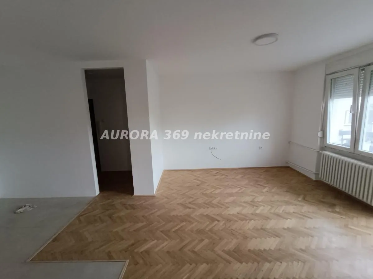 Prodaja, trosoban stan, 64m², Bulevar Oslobodjenja, Novi Sad Sve Podlokacije