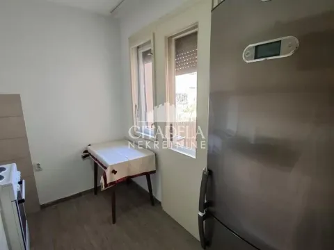 Izdavanje, trosoban stan, 78m², Kanarevo Brdo, Beograd - image 7
