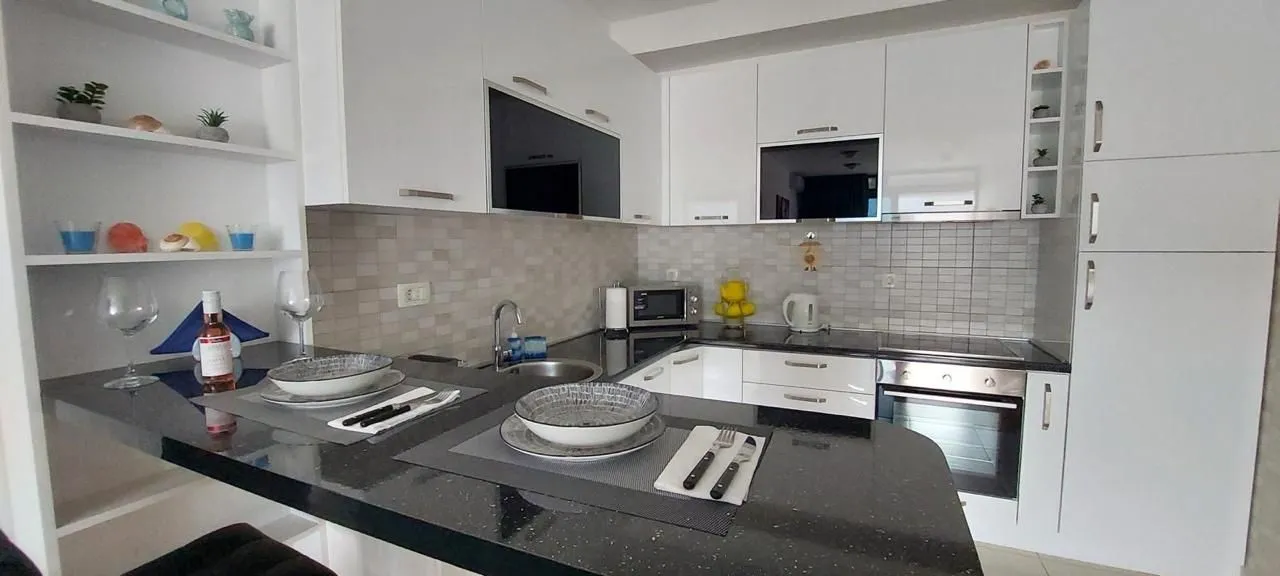 Rent, one bedroom apartment, 45m², Bečići, Budva