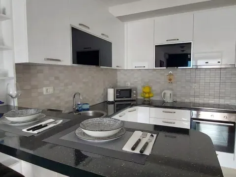 Rent, one bedroom apartment, 45m², Bečići, Budva - image 12