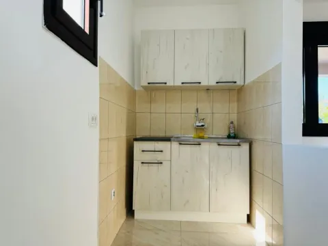 Izdavanje, poslovni prostor, 90m², Masline, Podgorica - image 12