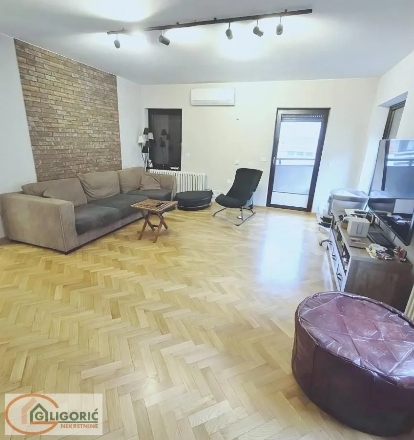 Izdavanje, trosoban stan, 96m², Banovo Brdo, Beograd