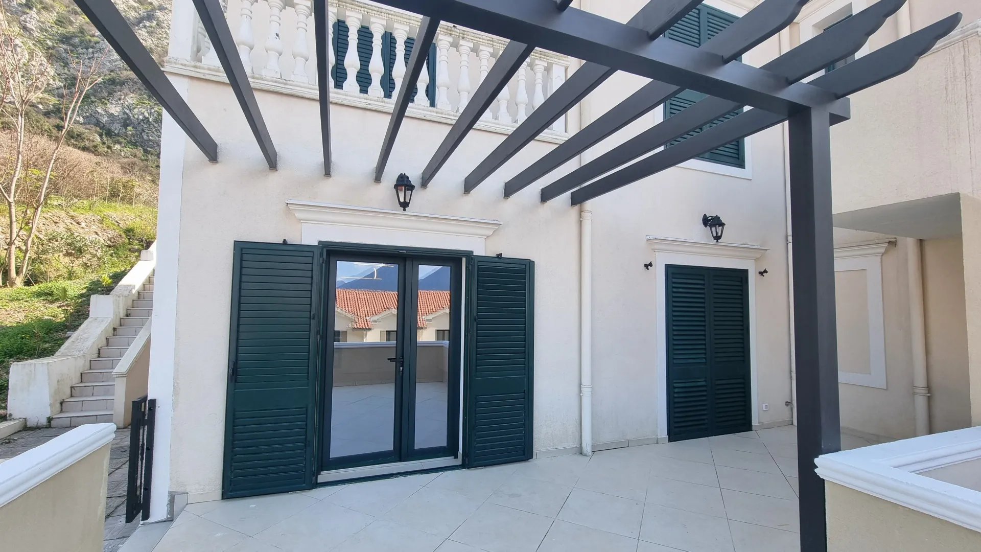 Prodaja, dvosoban stan, 80m², Dobrota, Kotor