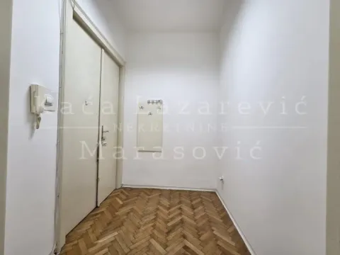 Izdavanje, jednosoban stan, 30m², Stari Grad, Beograd - image 3