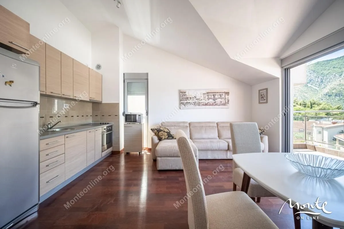 Prodaja, dvosoban stan, 61m², Dobrota, Kotor