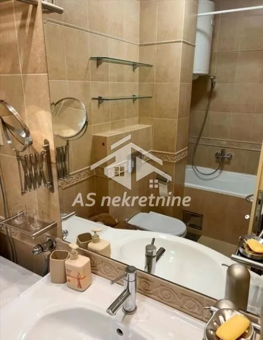 Izdavanje, stan, 74m², Đeram Pijaca, Beograd