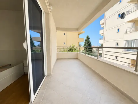 Rent, two bedroom apartment, 105m², Petrovac, Budva - image 14