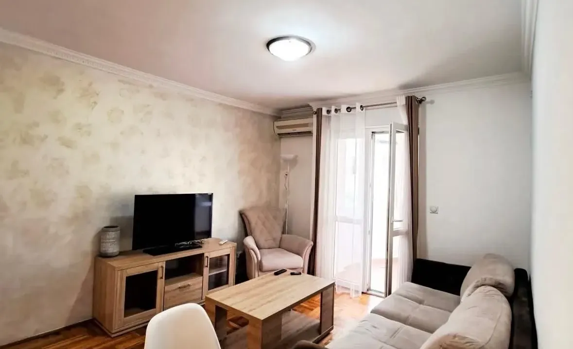 Izdavanje, jednosoban stan, 35m², Centar, Podgorica