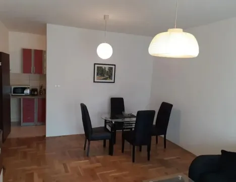 Izdavanje, trosoban stan, 70m², City Kvart, Podgorica - image 2