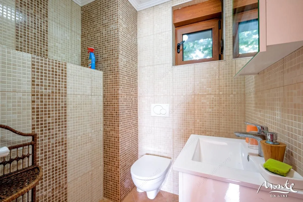 Sale, house, 430m², Bečići, Budva