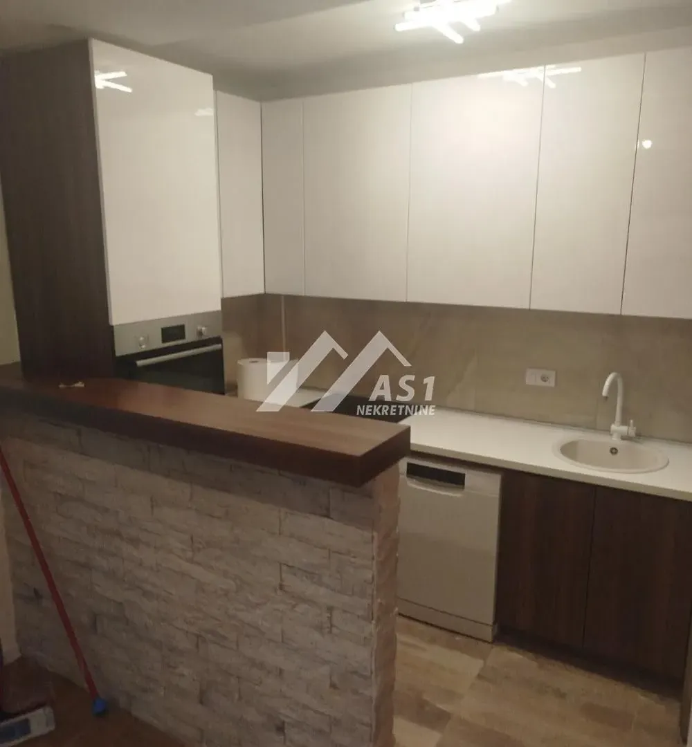Daily-rent, three bedroom apartment, 92m², Banatić, Novi Sad Sve Podlokacije