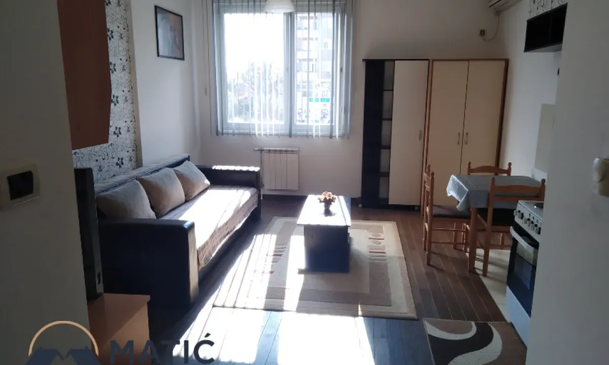 Izdavanje, garsonjera, 27m², Bulevar Evrope, Novi Sad Sve Podlokacije