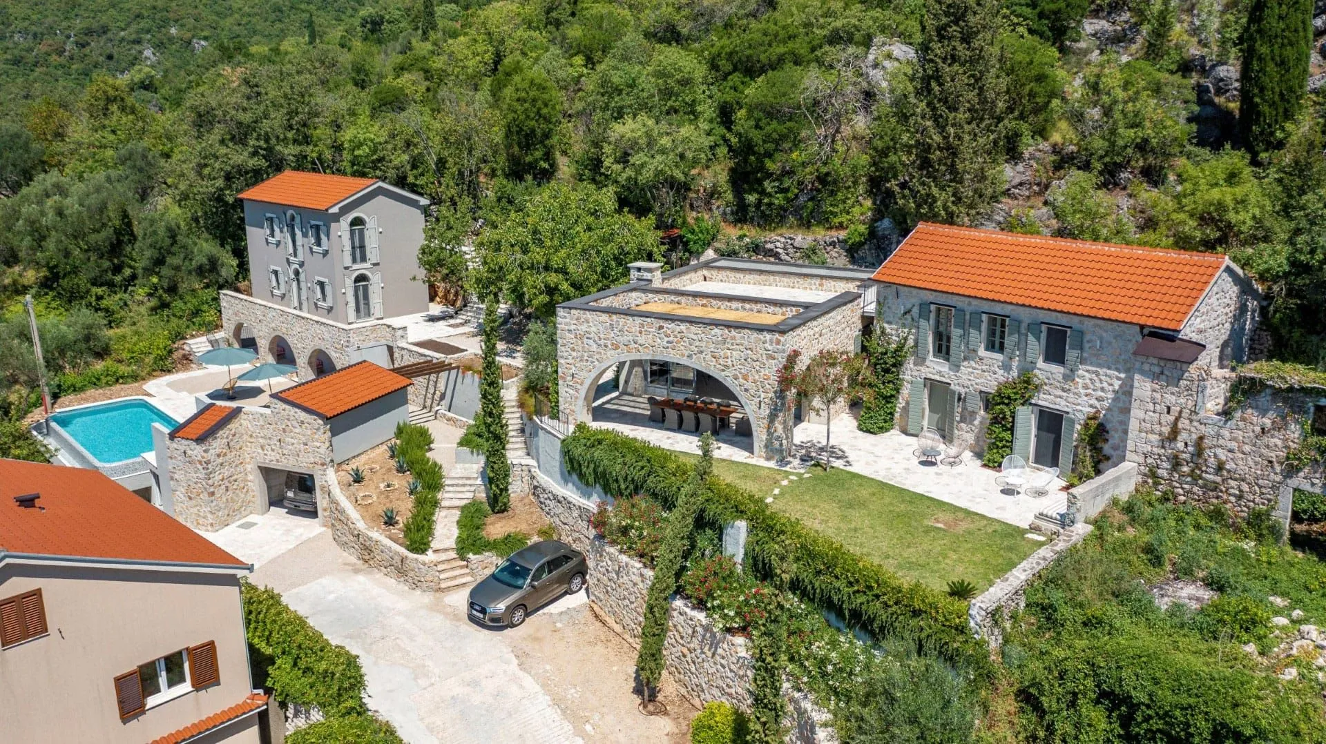 Prodaja, četvorosoban stan, 2000m², Trebešin, Herceg Novi