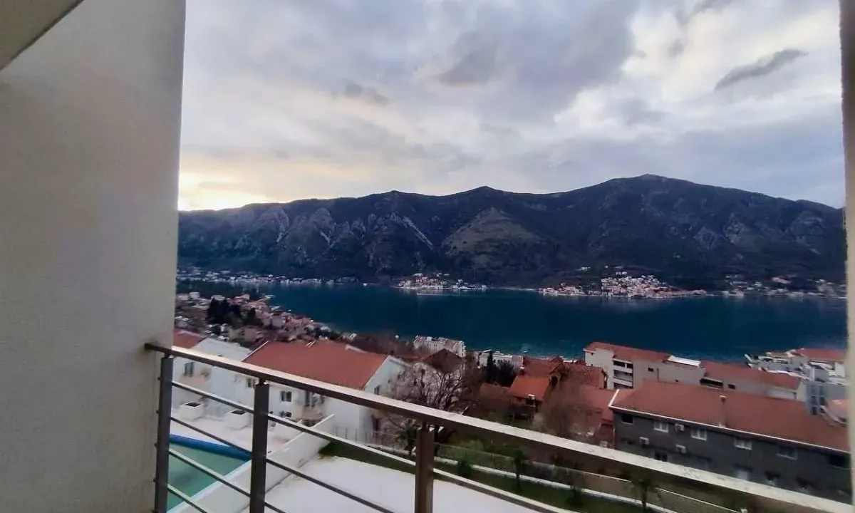 Prodaja, dvosoban stan, 78m², Dobrota, Kotor