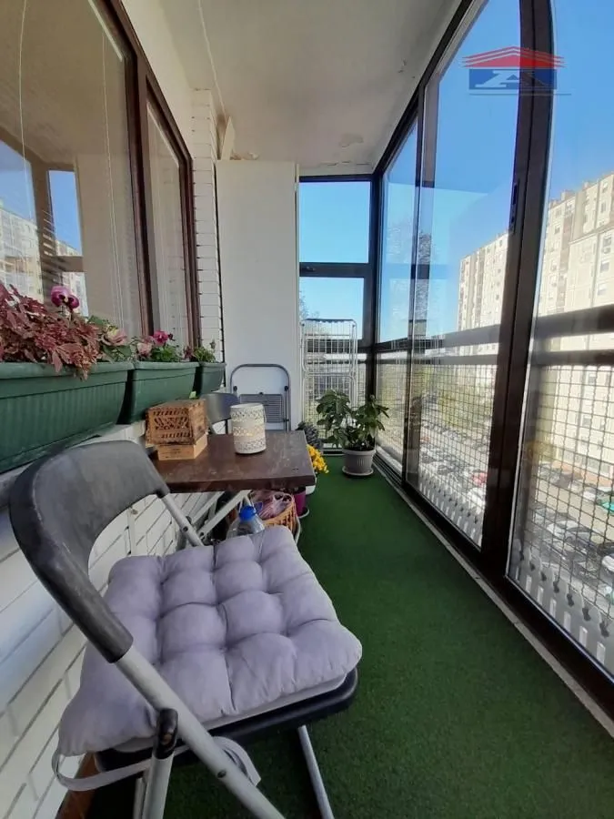 Prodaja, četvorosoban stan, 70m², Bulevar Oslobodjenja, Novi Sad Sve Podlokacije
