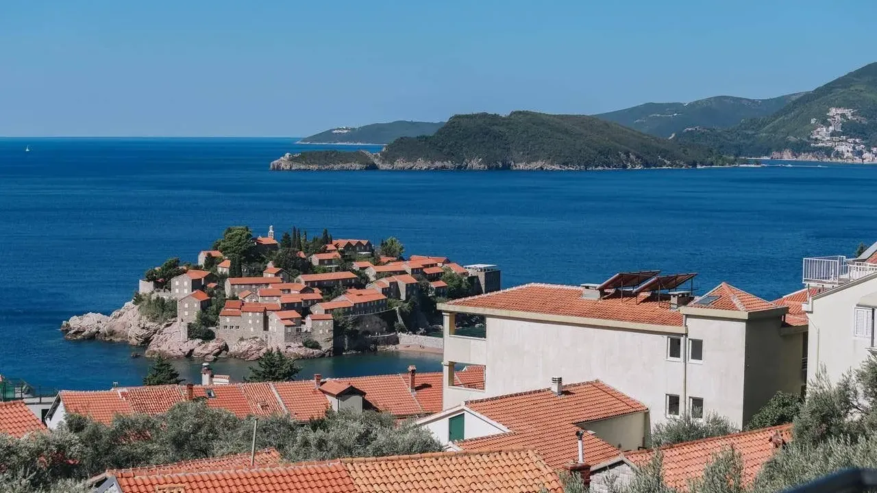 Sale, four bedroom apartment, 82m², Sveti Stefan, Budva