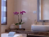 Izdavanje, dvosoban stan, 180m², Budva, Crna Gora - image 10