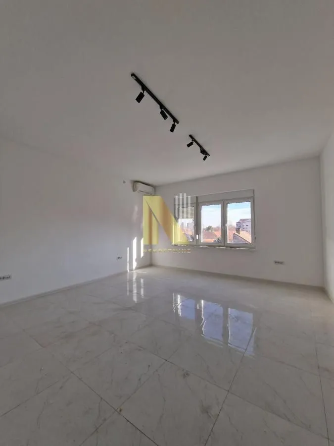 Rent, office space, 495m², Centar, Novi Sad