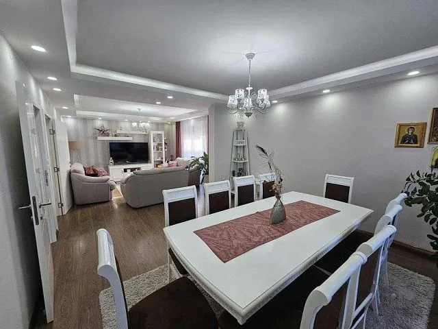 Prodaja, kuća, 200m², Centar, Loznica