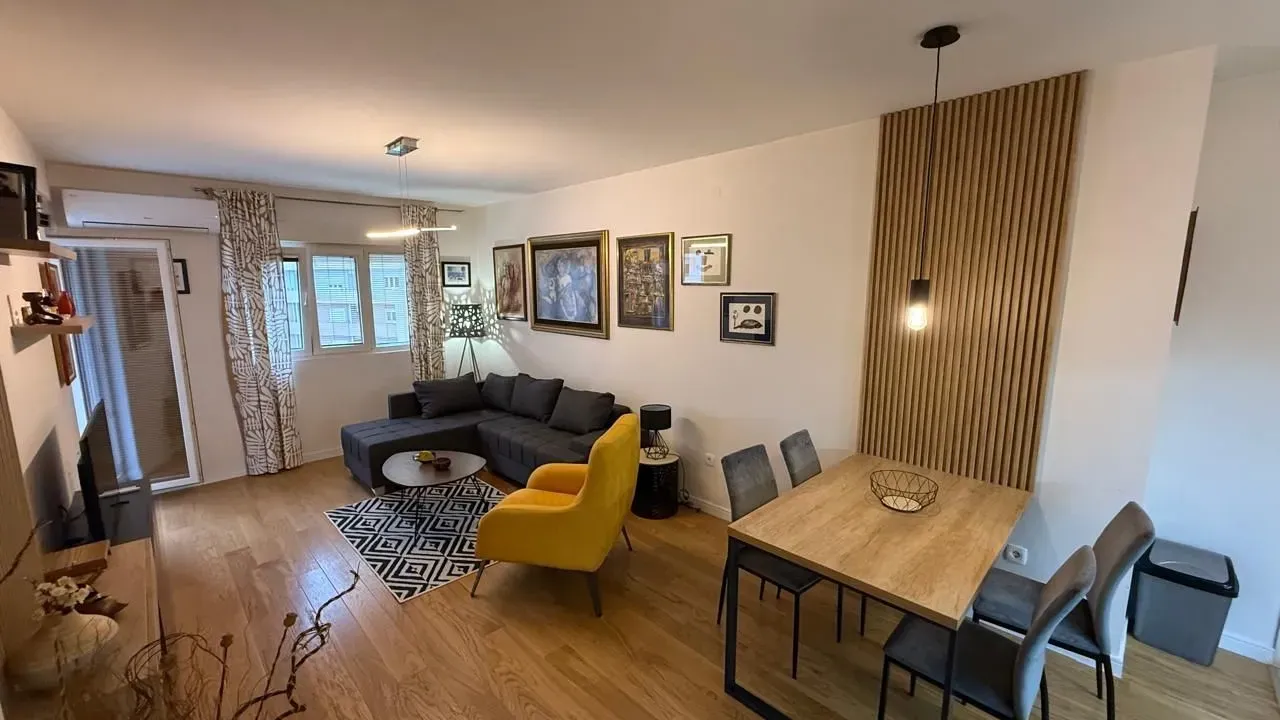 Izdavanje, stan, 53m², Central Point, Podgorica