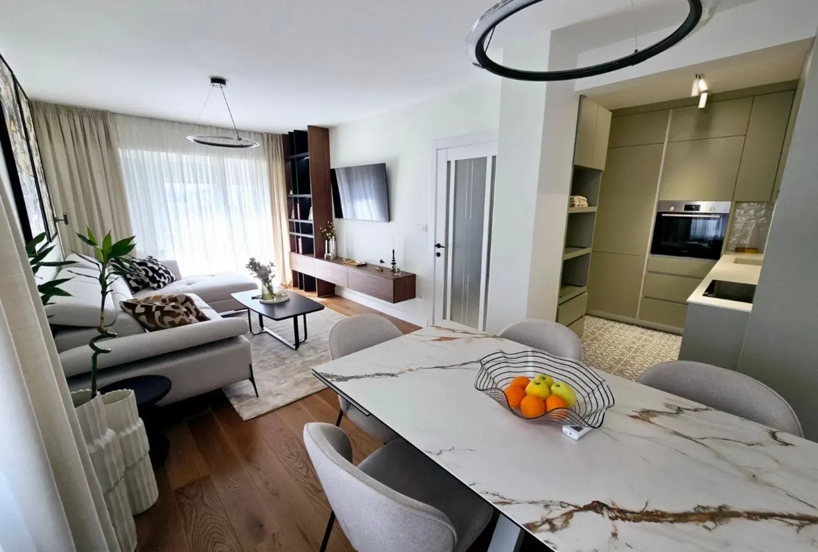 Prodaja, dvosoban stan, 67m², Centar, Tivat