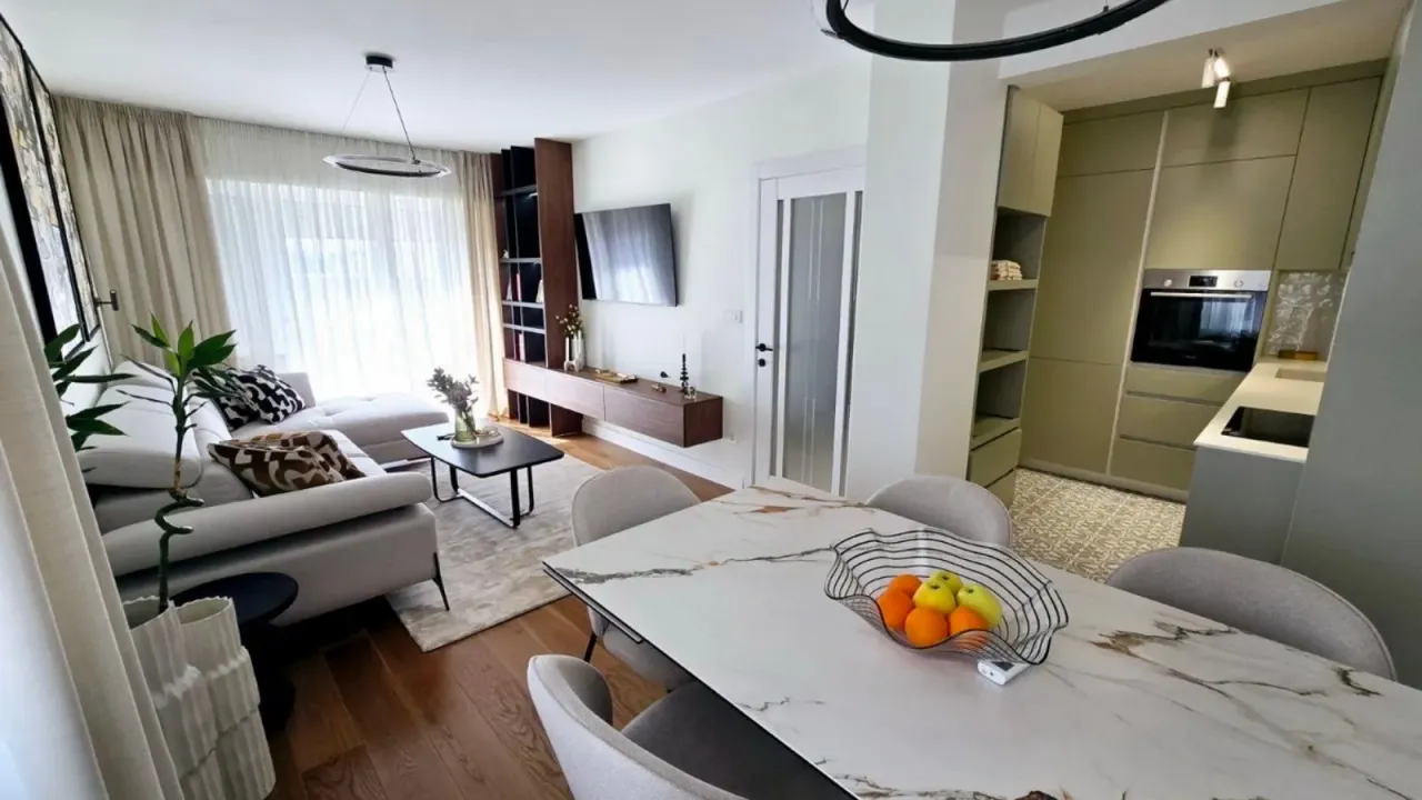 Prodaja, dvosoban stan, 67m², Centar, Tivat