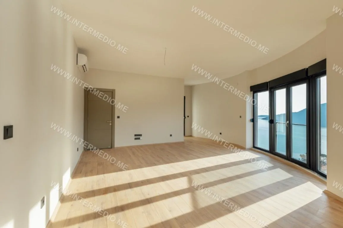 Prodaja, trosoban stan, 122m², Topla, Herceg Novi