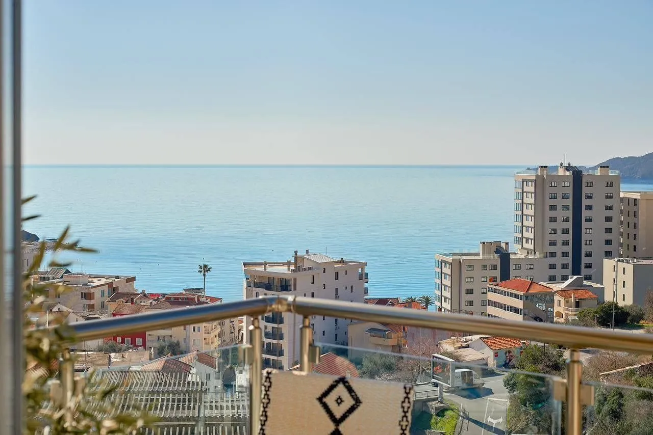Prodaja, trosoban stan, 150m², Bečići, Budva