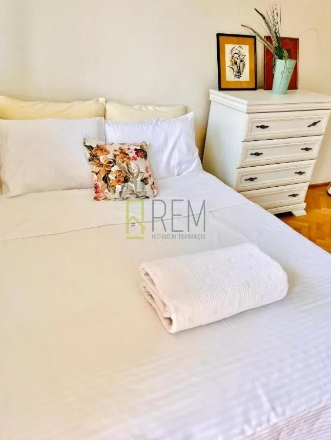 Prodaja, jednosoban stan, 40m², Centar, Tivat