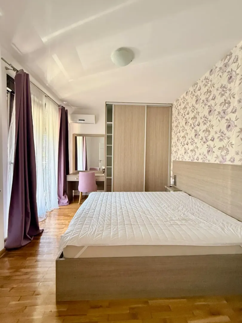 Rent, three bedroom apartment, 112m², Bečići, Budva