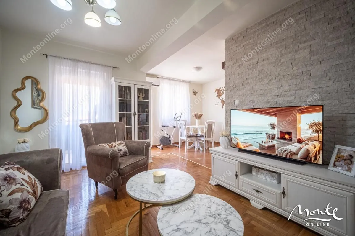 Sale, three bedroom apartment, 88m², Dobrota, Kotor