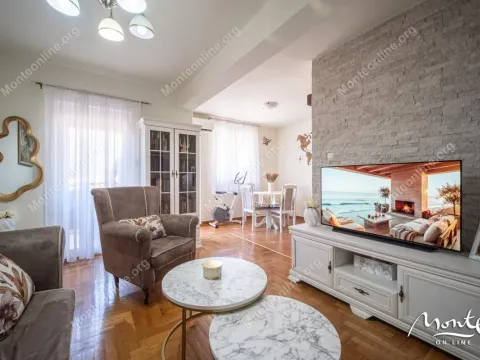 Sale, three bedroom apartment, 88m², Dobrota, Kotor - image 2