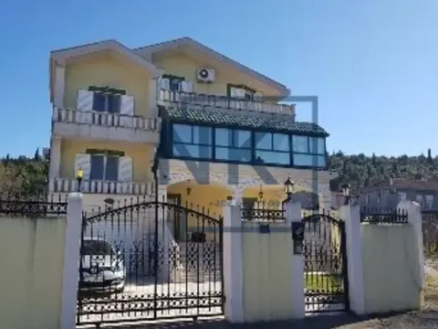 Prodaja, kuća, 489m², Zagorič, Podgorica - image 1