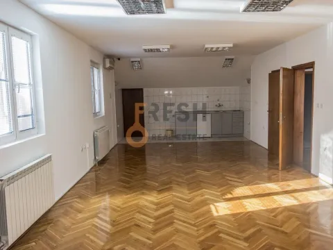 Izdavanje, kuća, 500m², Ostalo, Podgorica - image 18