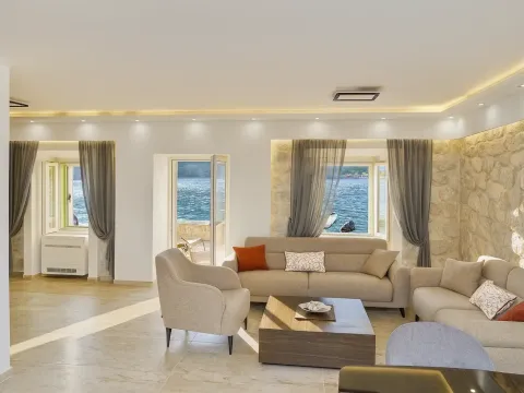 Izdavanje, kuća, 184m², Tivat, Crna Gora