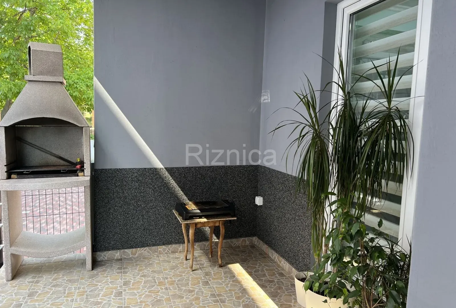 Prodaja, jednosoban stan, 162m², Pantelej, Niš