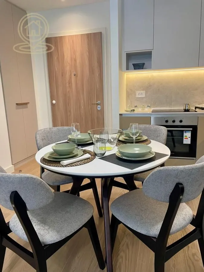 Izdavanje, dvosoban stan, 55m², Savski Venac, Beograd