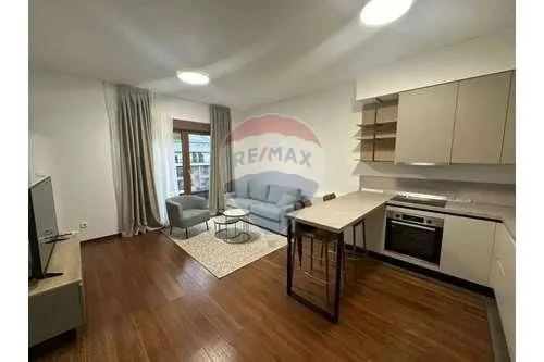 Izdavanje, trosoban stan, 110m², Master Kvart, Podgorica