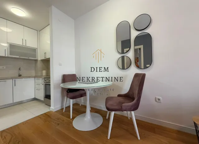 Prodaja, jednosoban stan, 40m², Central Point, Podgorica
