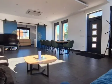 Izdavanje, trosoban stan, 330m², Voždovac Sve Podlokacije, Beograd - image 2